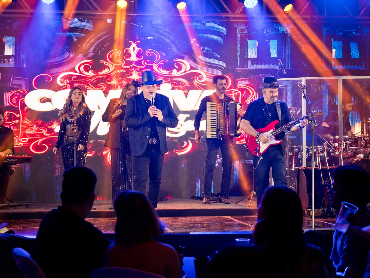 Comitiva da Viola Show ao vivo com a banda
